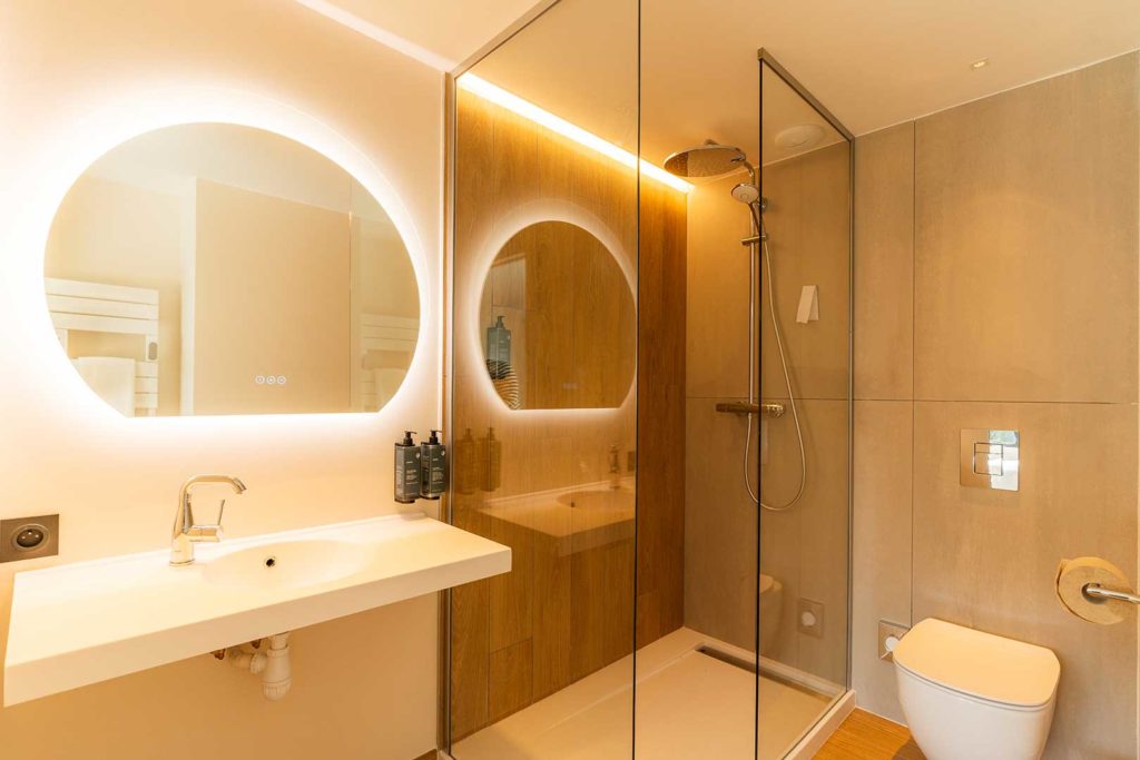 Salle-de-Bain-Contact-Hotel-La-Reposee-Liffre.jpg