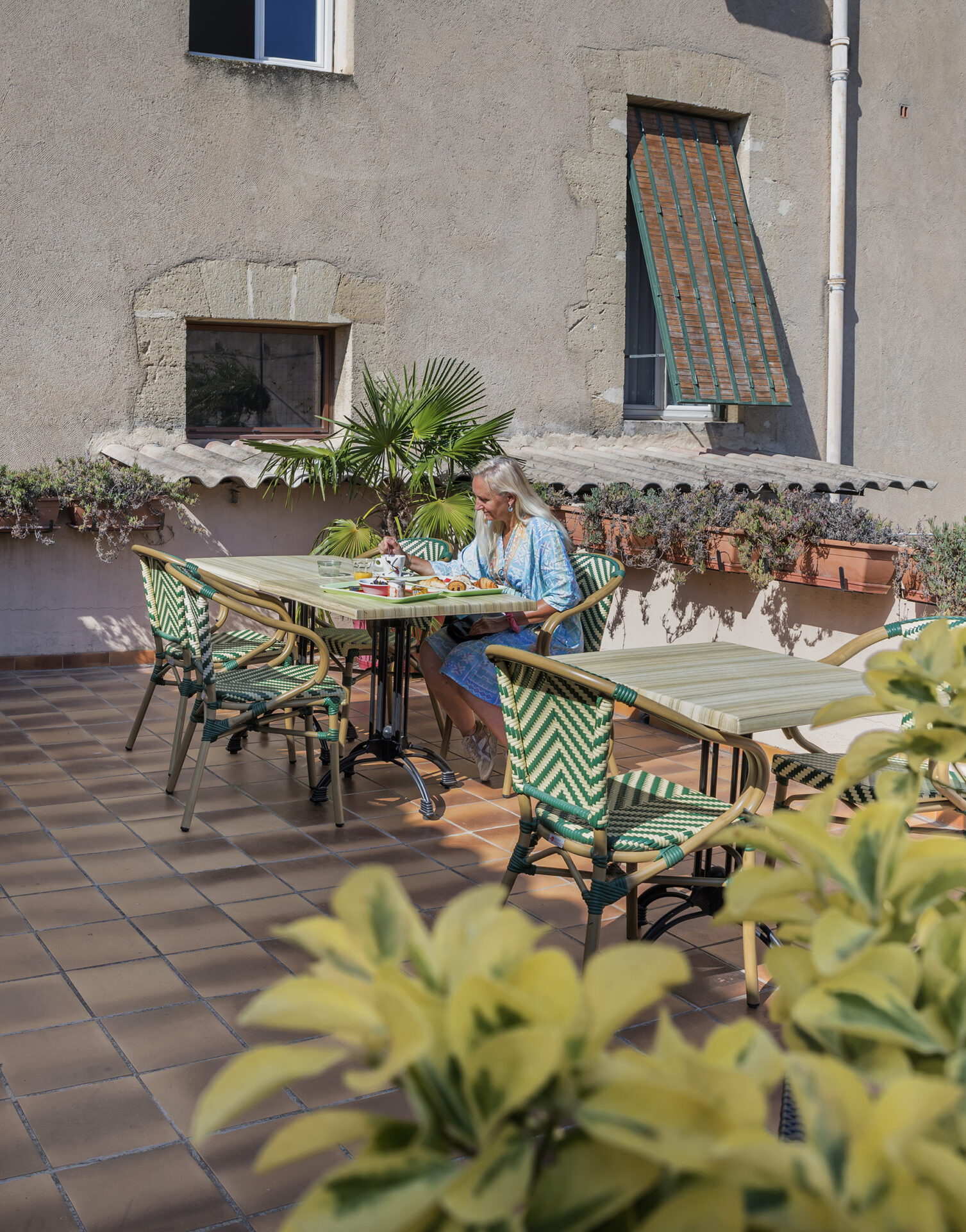 Terrasse-Contact-Hotel-Toppin-Cavaillon.jpg