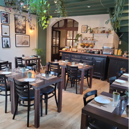 Salle-petit-dejeuner-Contact-Hotel-Rive-Sud-Chinon.png