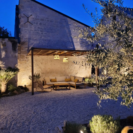 Salon-de-jardin-Contact-Hotel-Rive-Sud-Chinon.png