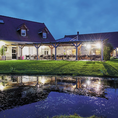 Terrasse-Contact-Hotel-Domaine-Les-Saules-3-Favieres.jpg