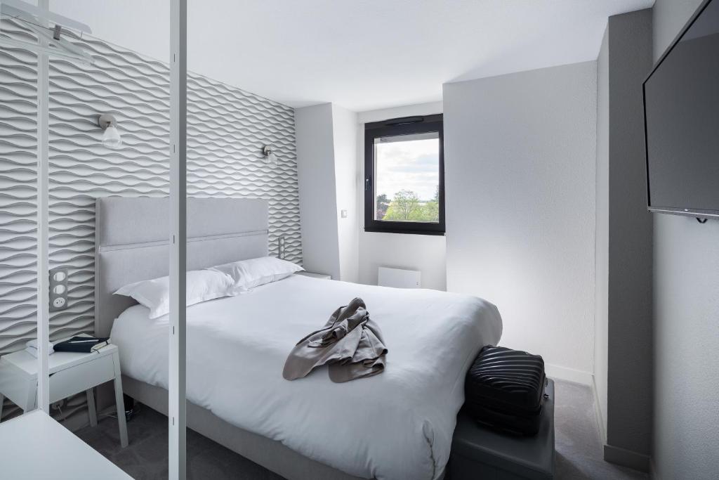Chambre-Contact-Hotel-L-Ortega-Rennes.jpg