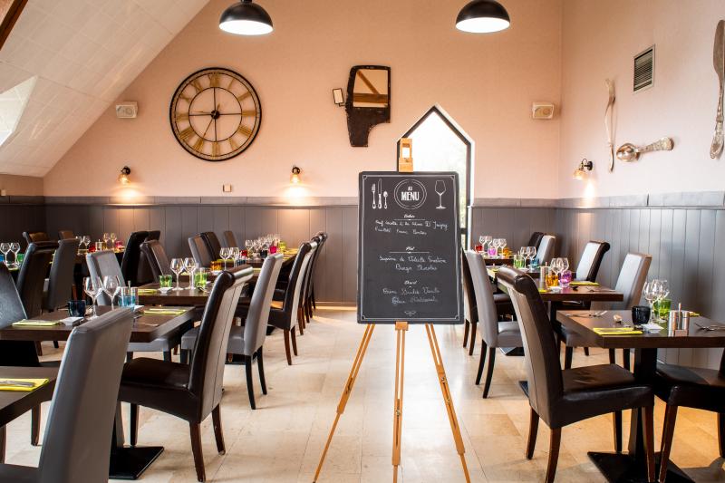 Restaurant-bis-Contact-Hotel-Auberge-de-Bourgogne-Tonnerre.jpg