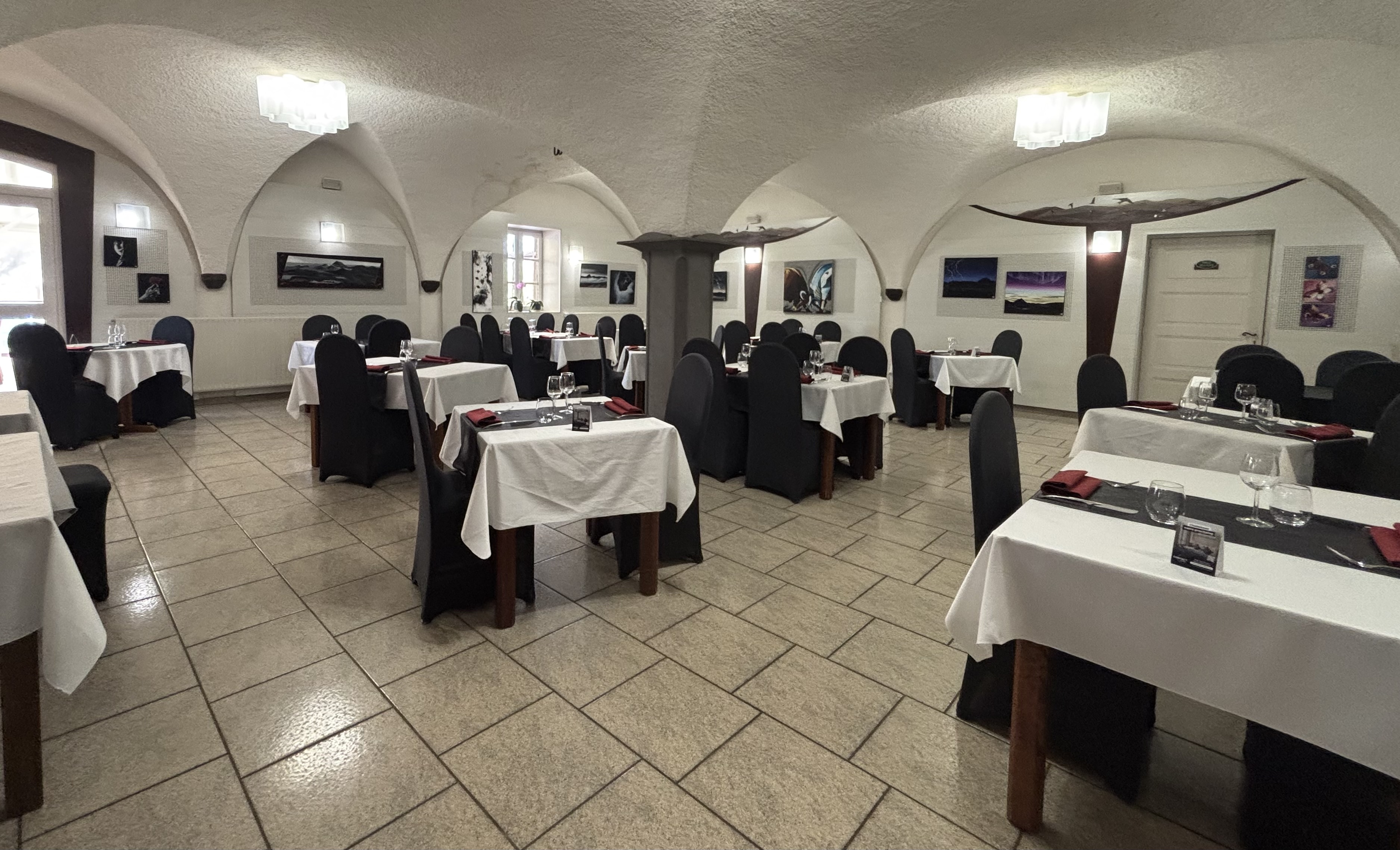 Les_Hirondelles_salle_restaurant_1.jpg