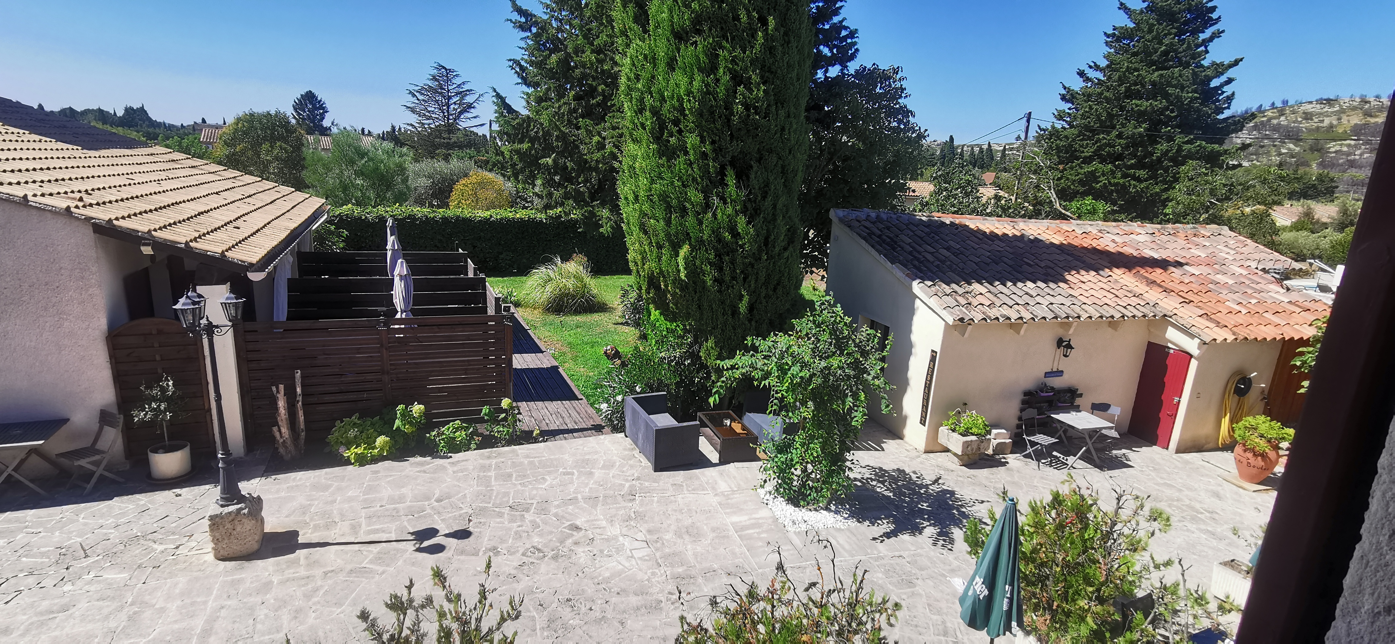 CHAMBRE-QUINTUPLE-EXTERIEUR-2-ETAGE-HOTEL-LE-MAS-DES-AMANDIERS-PROVENCE-ALPILLES.jpg