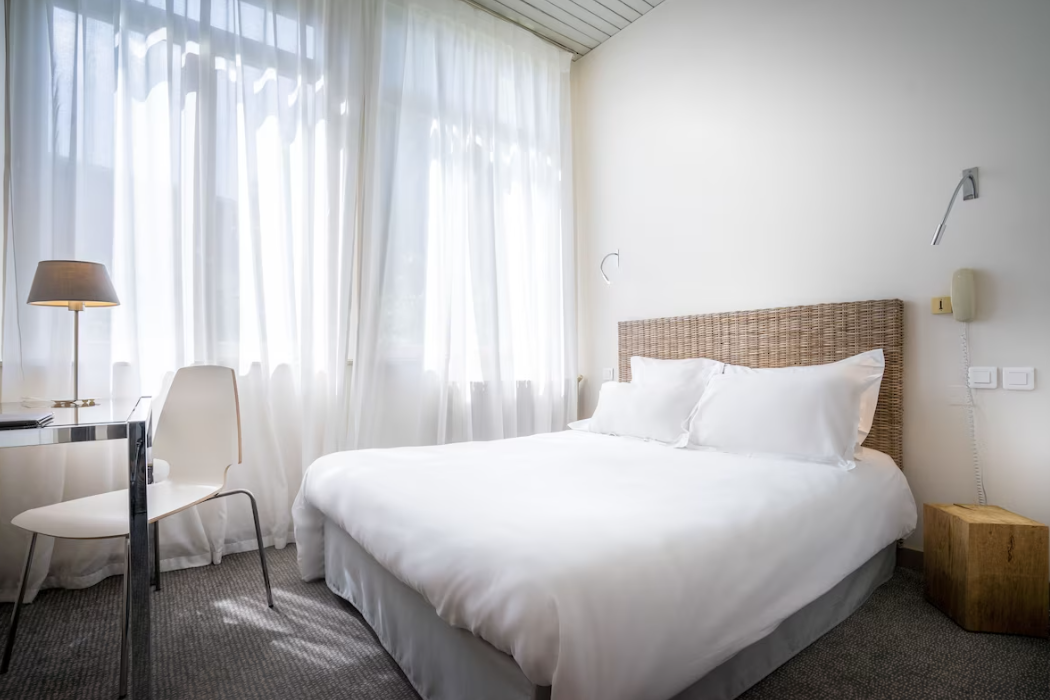 Chambre-bis-Contact-Hotel-d-Angleterre-Avignon.png