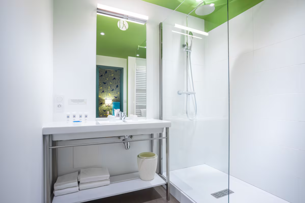Salle-d-eau-Contact-Hotel-d-Angleterre-Avignon.png