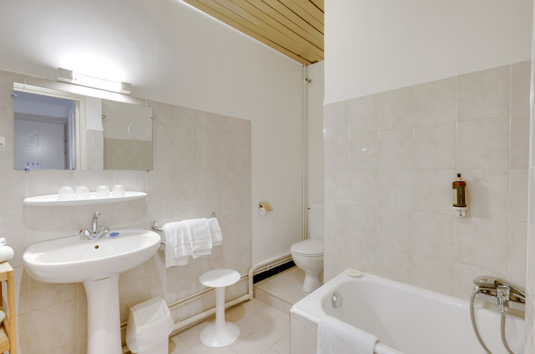 Salle-de-bain-Contact-Hotel-d-Angleterre-Avignon.png