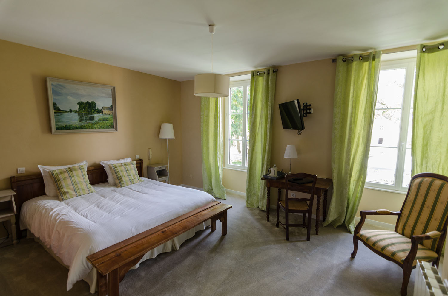 Chambre-double-ter-Contact-Hotel-Chateau-du-Griffier-Granzay-Gript.jpg