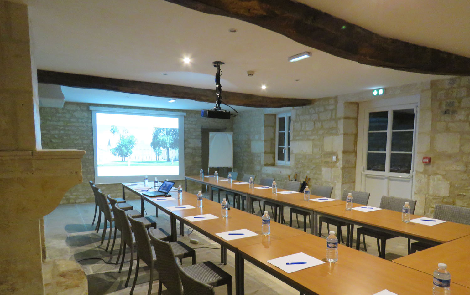 Salle-de-seminaire-4-Contact-Hotel-Chateau-du-Griffier-Granzay-Gript.jpg