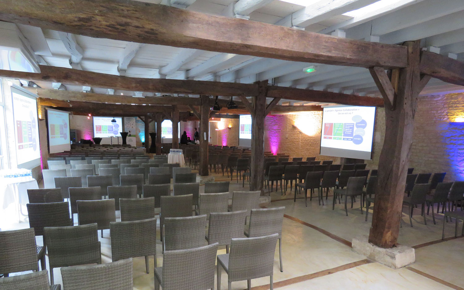 Salle-de-seminaire-ter-Contact-Hotel-Chateau-du-Griffier-Granzay-Gript.jpg