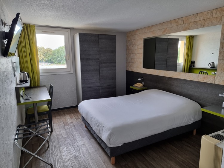 Chambre-bis-Contact-Hotel-Le-Relais-Lons.jpg
