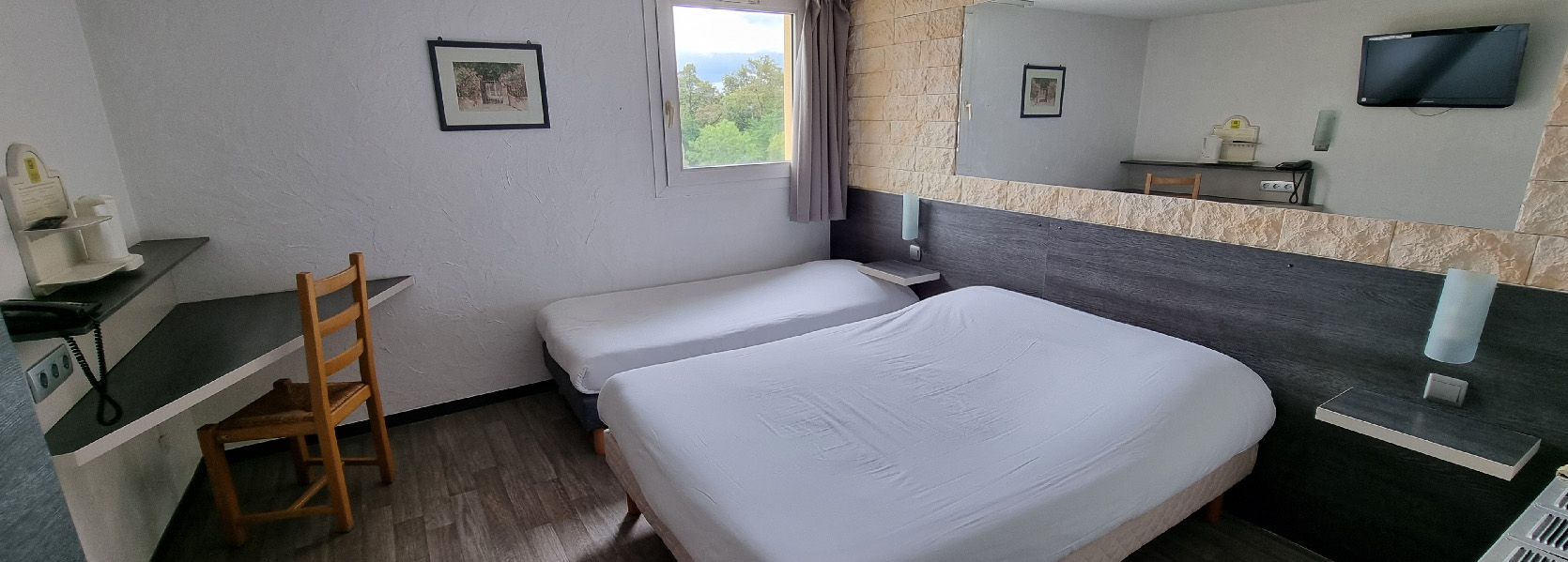 Chambre-double-Contact-Hotel-Le-Relais-Lons.jpg