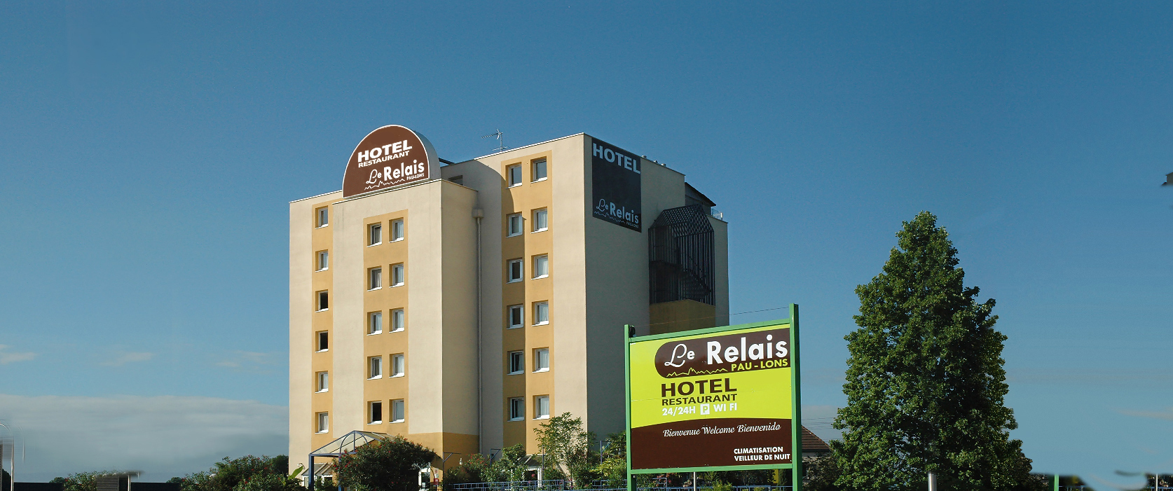 Facade-Contact-Hotel-Le-Relais-Lons.jpg