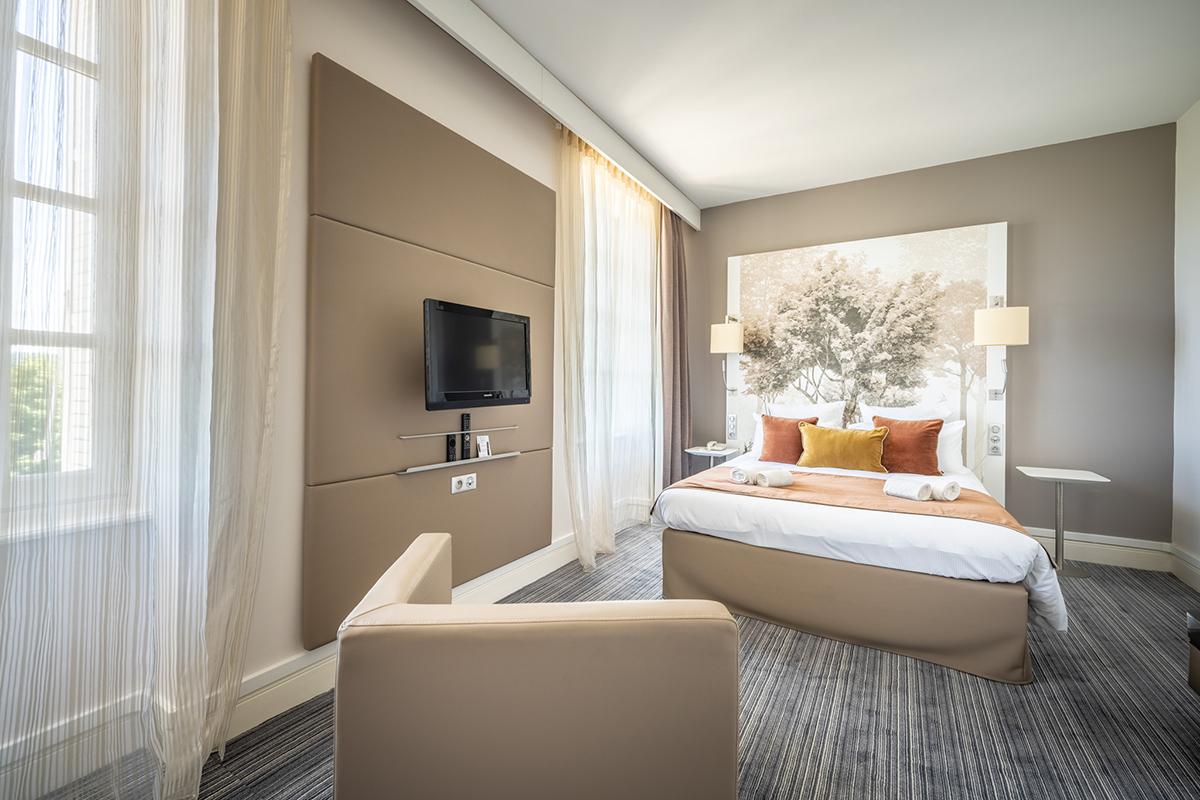 Chambre-Premium-Contact-Hotel-Le-Prieure-de-Correze.jpg