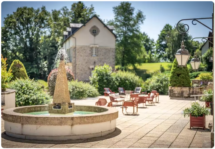 Terrasse-Contact-Hotel-Le-Prieure-de-Correze.png
