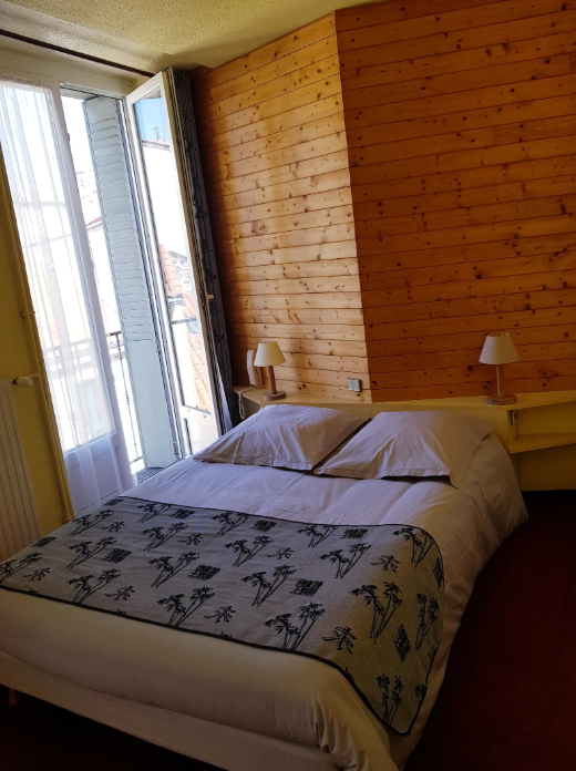 Chambre-bis-Contact-Hotel-Dyke-Hotel-Le-Puy-en-Velay.png