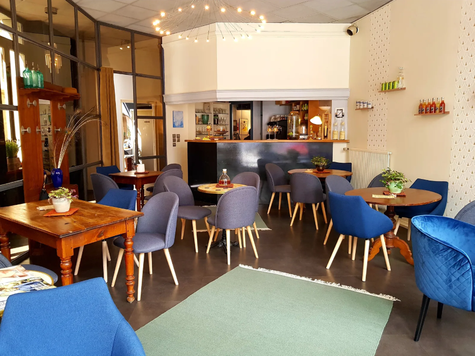 Salle-petit-dejeuner-Contact-Hotel-Dyke-Hotel-Le-Puy-en-Velay.png