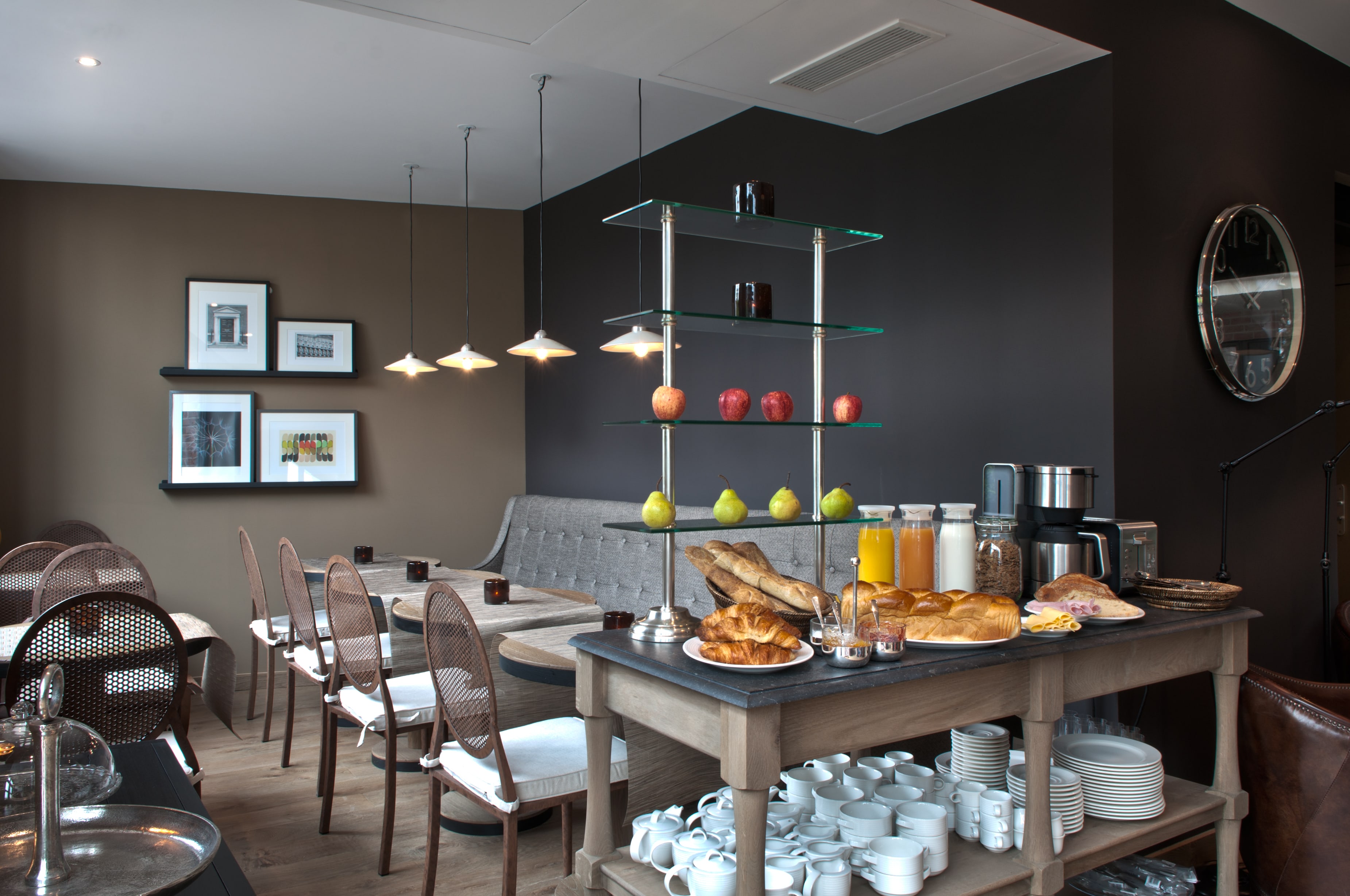 Salle-petit-dejeuner-Hotel-des-Terres-Blanches-Chatou.jpg