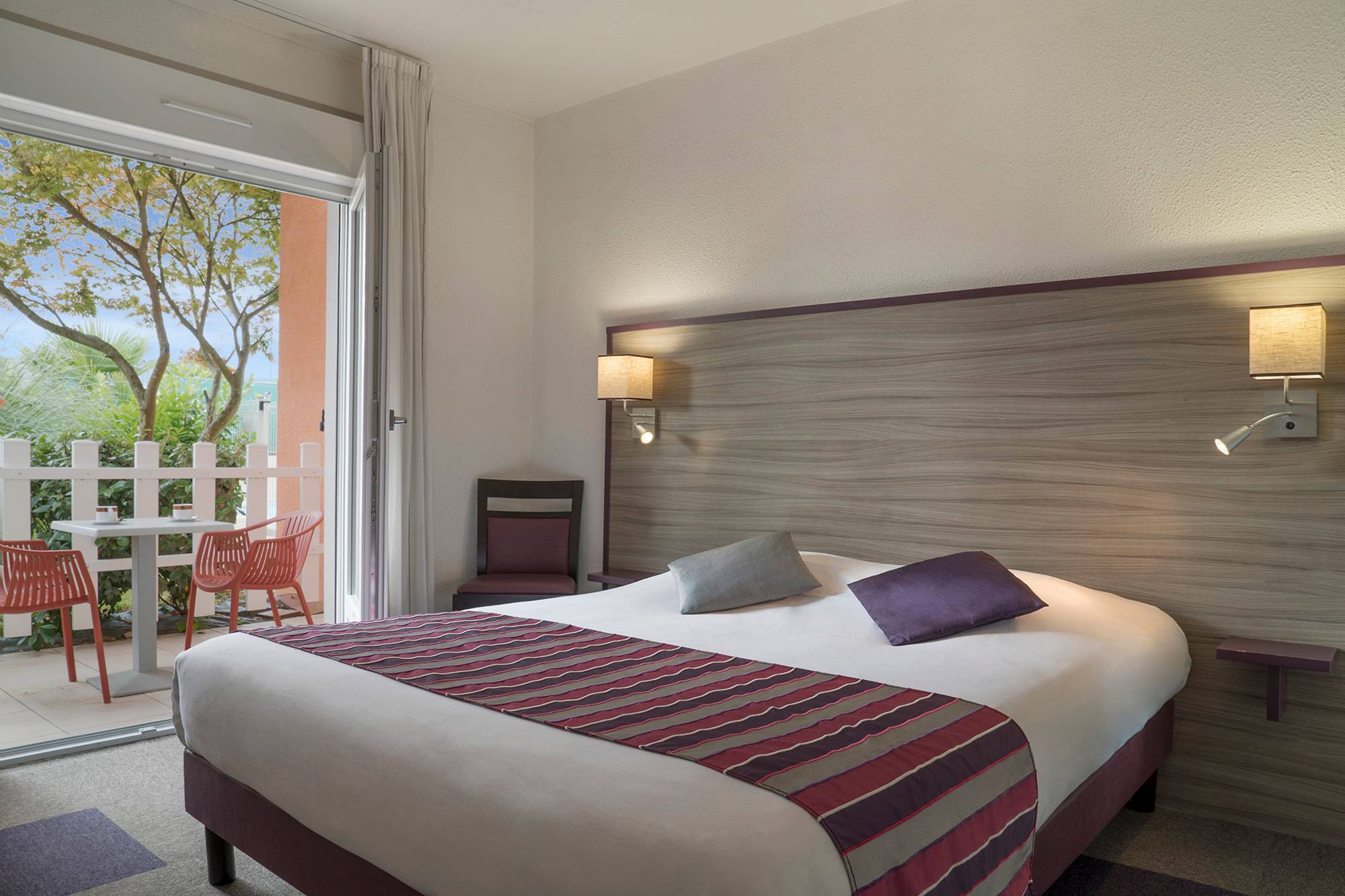Chambre-hotel-O-Nice-Saintes.jpg
