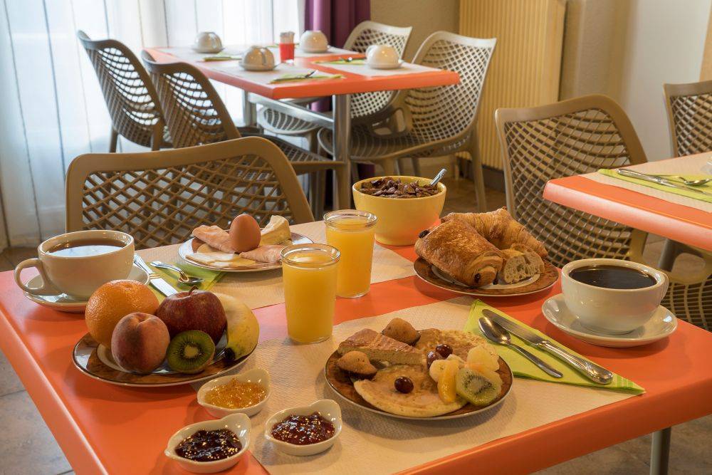 Petit-dejeuner-hotel-O-Nice-Saintes.jpg