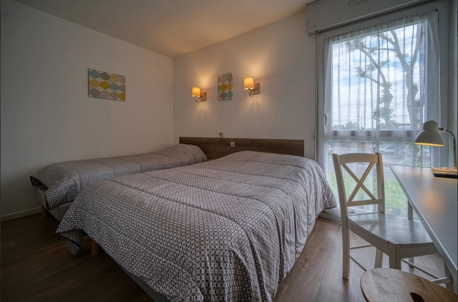 Chambre-bis-Hotel-Cote-Sud-Saint-Peray.png