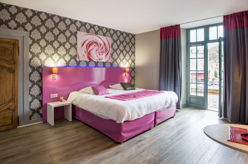 Chambre-Contact-Hotel-Le-Turenne-Beaulieu-sur-Dordogne.png