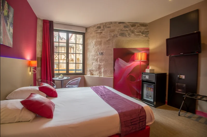 Chambre-ter-Contact-Hotel-Le-Turenne-Beaulieu-sur-Dordogne.png