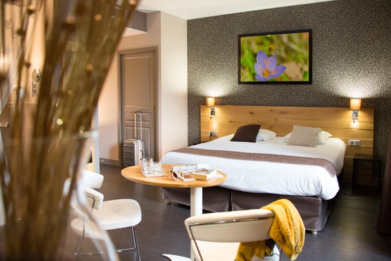 bis-Chambre-Contact-Hotel-Le-Turenne-Beaulieu-sur-Dordogne.png