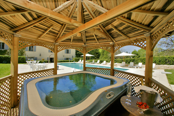 Bain-a-remous-Cosy-Place-Le-Moulin-de-Mitou-3-Auriac-Du-Perigord.jpg