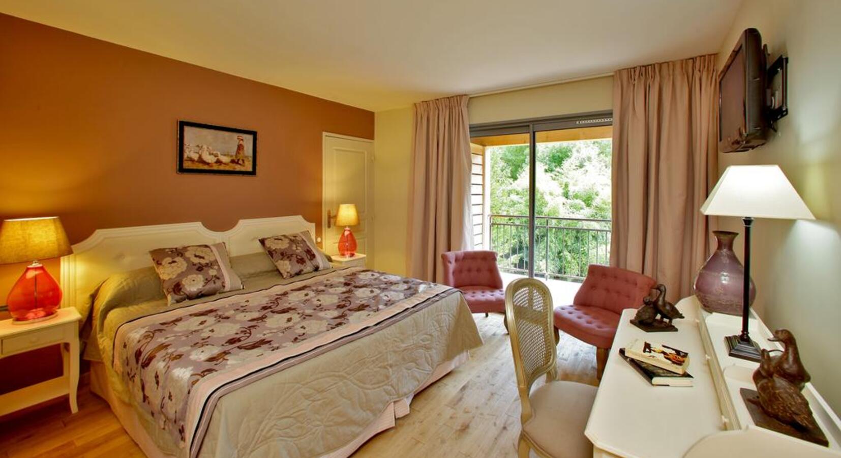 Chambre-double-bis-Contact-Hotel-Le-Moulin-du-Mitou.jpg