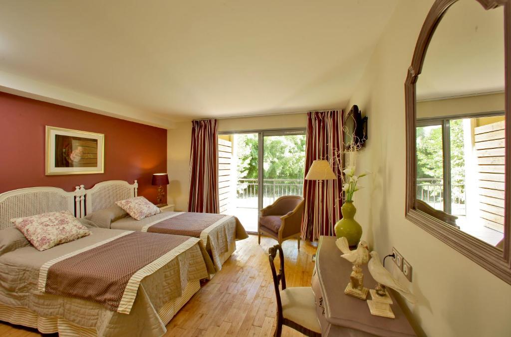 Chambre-familiale-Cosy-Place-Le-Moulin-de-Mitou-3-Auriac-Du-Perigord.jpg