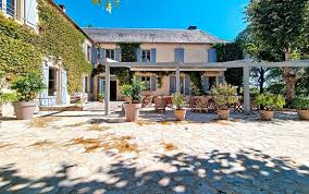 Facade-bis-Contact-Hotel-Le-Moulin-du-Mitou.jpg
