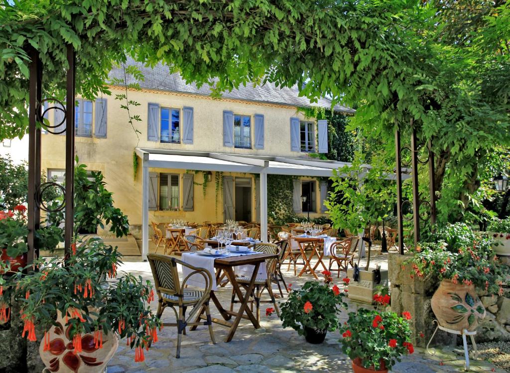 Terrasse-Cosy-Place-Le-Moulin-de-Mitou-3-Auriac-Du-Perigord.jpg
