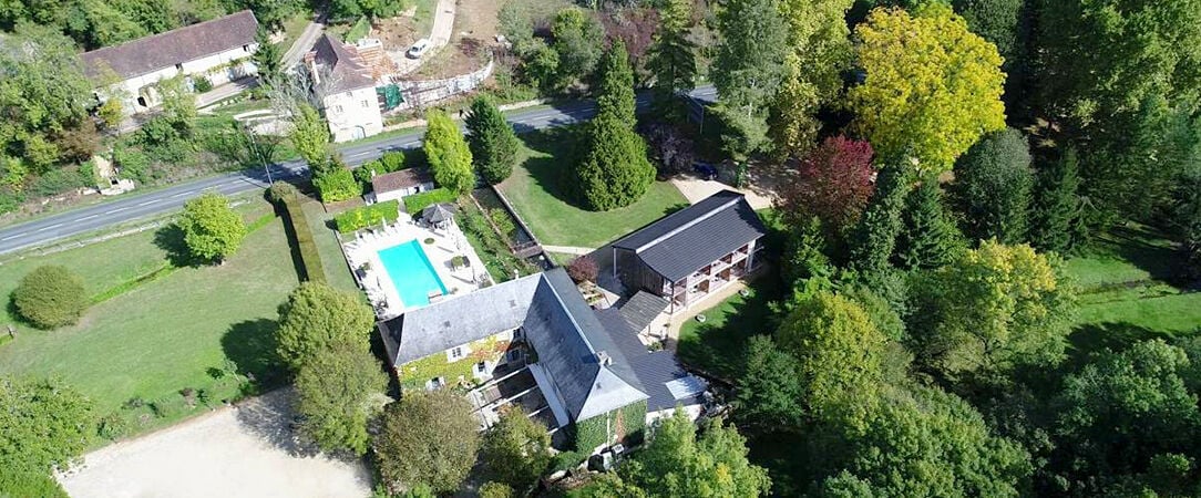 Vue-aerienne-Contact-Hotel-Le-Moulin-du-Mitou.jpg